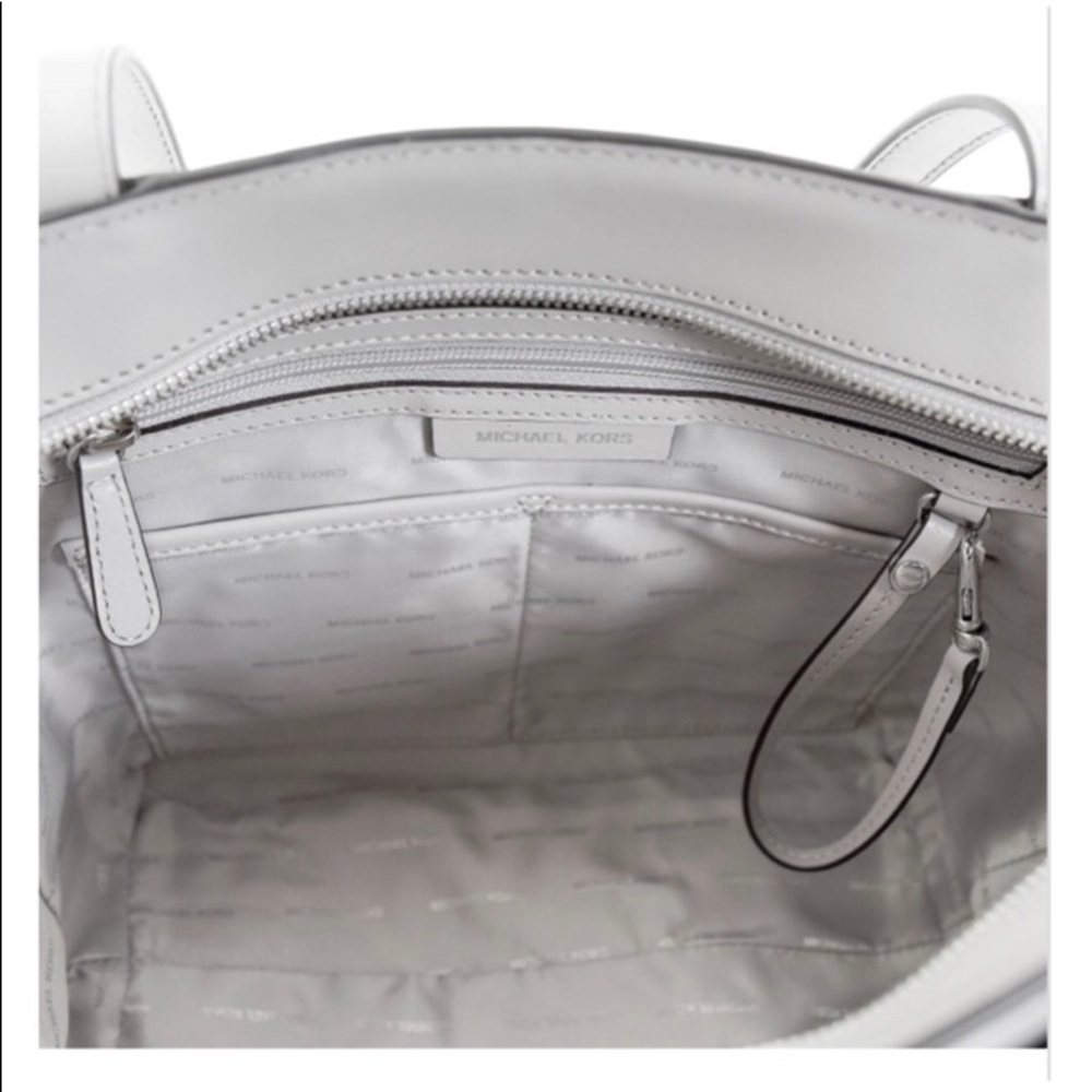 **SOLD** Michael Kors  Pebbled Leather Tote - Picture 4 of 4